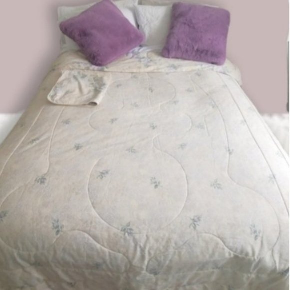 The Bay Reversible Twin Floral Comforter In Cream + single large Decorative Sham - Picture 1 of 11